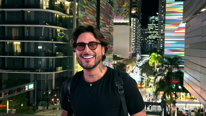 Facetune_17-10-2025-00-25-40